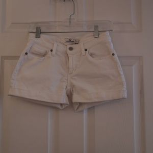 VIneyard Vines White Demin Shorts